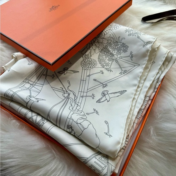 Brand new Hermes 90cm Hermes Flagship 100% silk scarf - Picture 5 of 11
